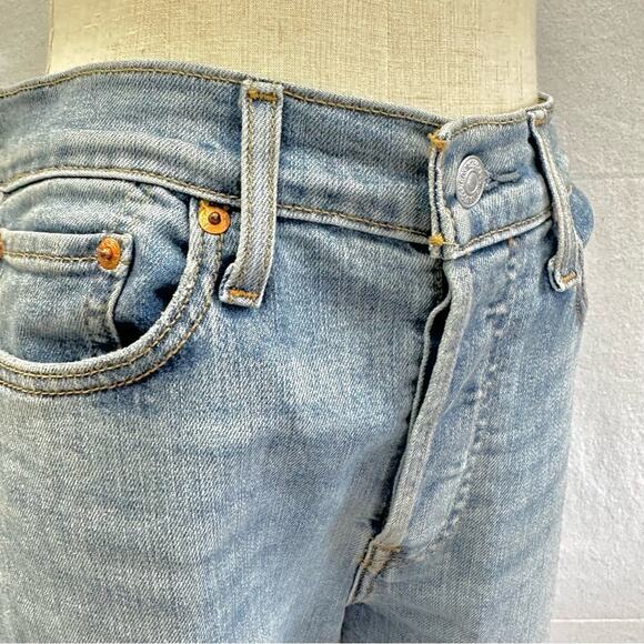 Levi's Wedgie Skinny button fly jean in light wash distressed size 28 raw hem‎ - Picture 9 of 16